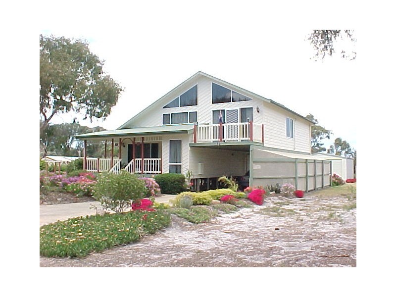 96-98 Sanctuary Road, Loch Sport VIC 3851