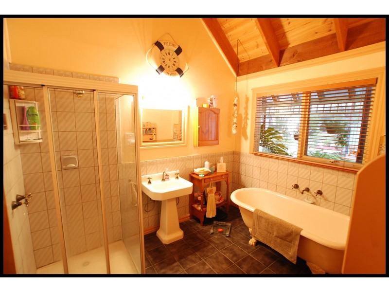 100-102 Sanctuary Road, Loch Sport VIC 3851