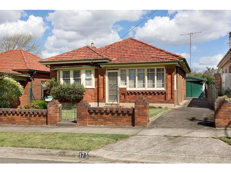17 Duke Avenue, Rodd Point NSW 2046