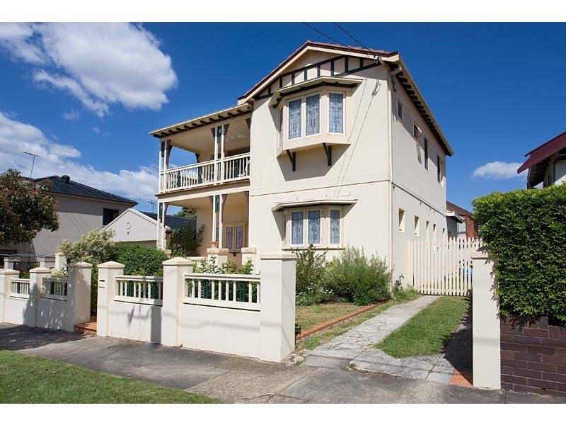 1 Duke Avenue, Rodd Point NSW 2046