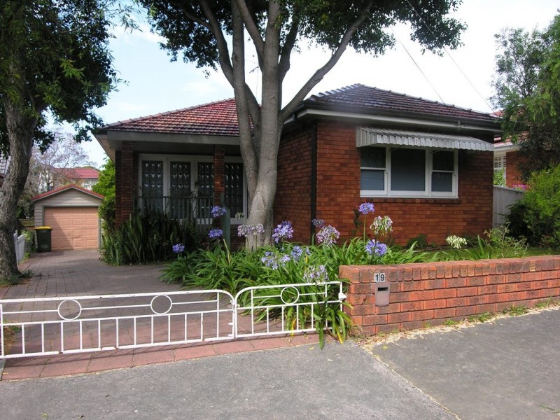 19 Atkins Avenue, Russell Lea NSW 2046