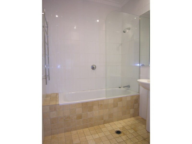 32 Duchess Avenue, Rodd Point NSW 2046