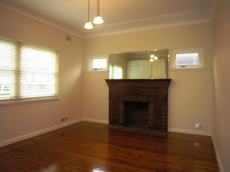 32 Duchess Avenue, Rodd Point NSW 2046