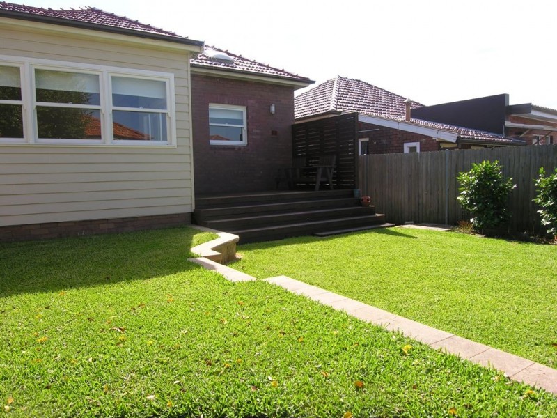 32 Duchess Avenue, Rodd Point NSW 2046