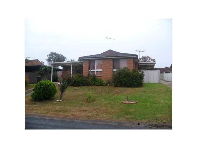 17 TRAMINER PLACE, Campbelltown NSW 2560