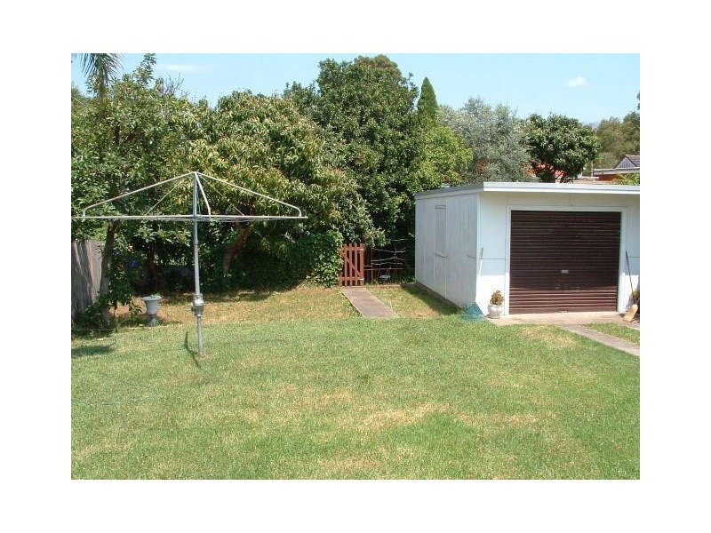 33 Lees Ave, Croydon Park NSW 2133