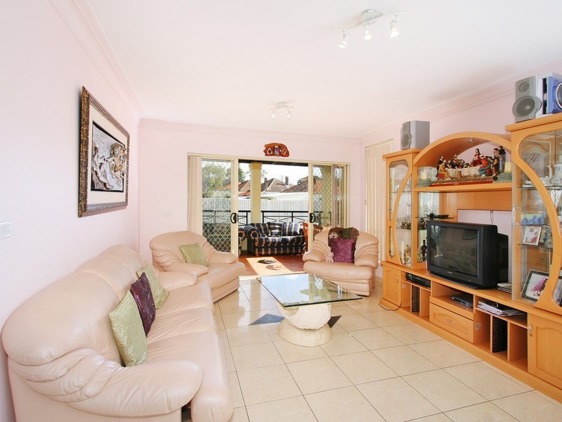 8 Alexandra St, Ashfield NSW 2131