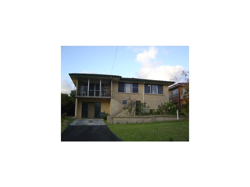 13 Berry Avenue, Green Point NSW 2251