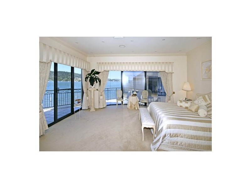 41 Caroline Street, East Gosford NSW 2250