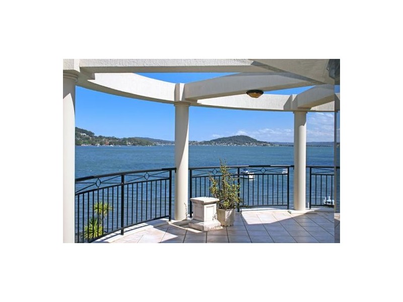 41 Caroline Street, East Gosford NSW 2250