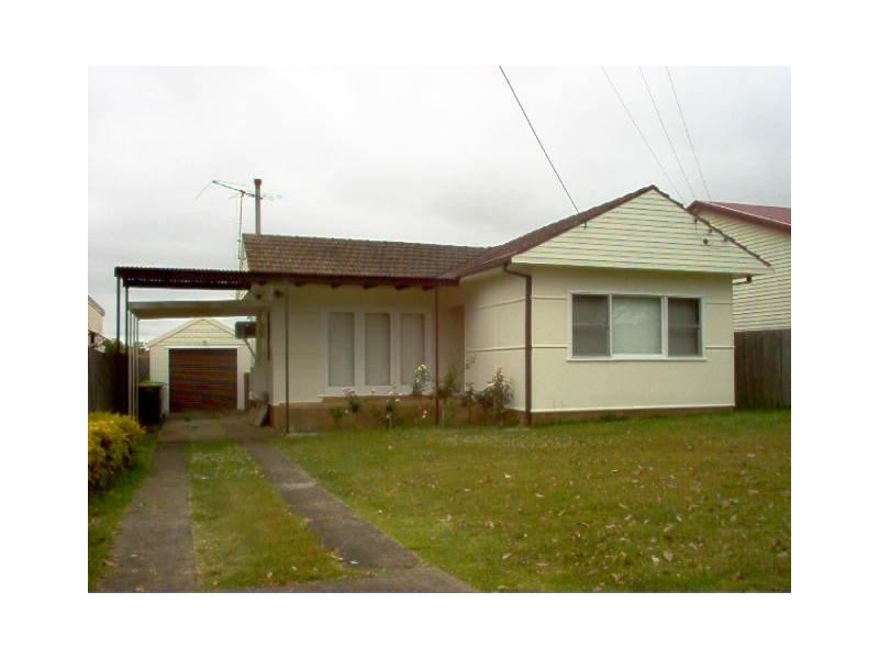 4 Henderson Ave, Panania NSW 2213