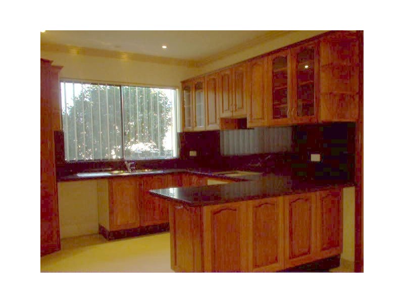 17 Matthews Ave, East Hills NSW 2213