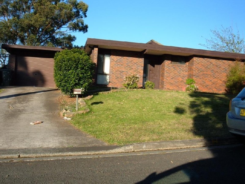 4 KIRIWINA PLACE, Glenfield NSW 2167