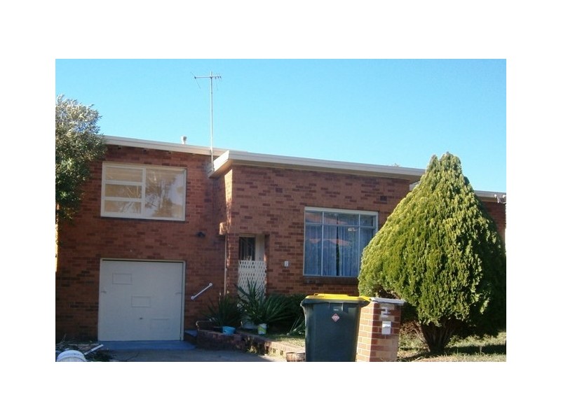 2 Chesham Parade, Glenfield NSW 2167