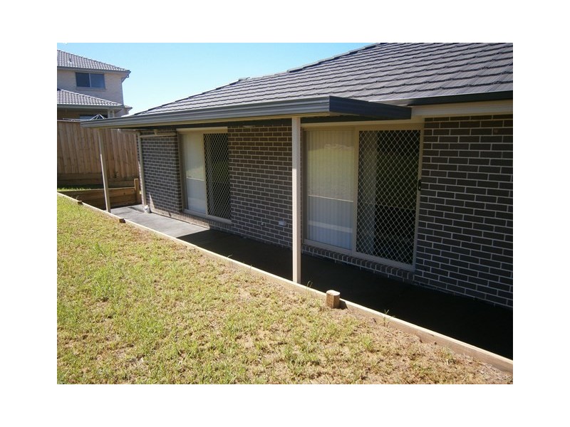 15 Guardian Cres, Glenfield NSW 2167