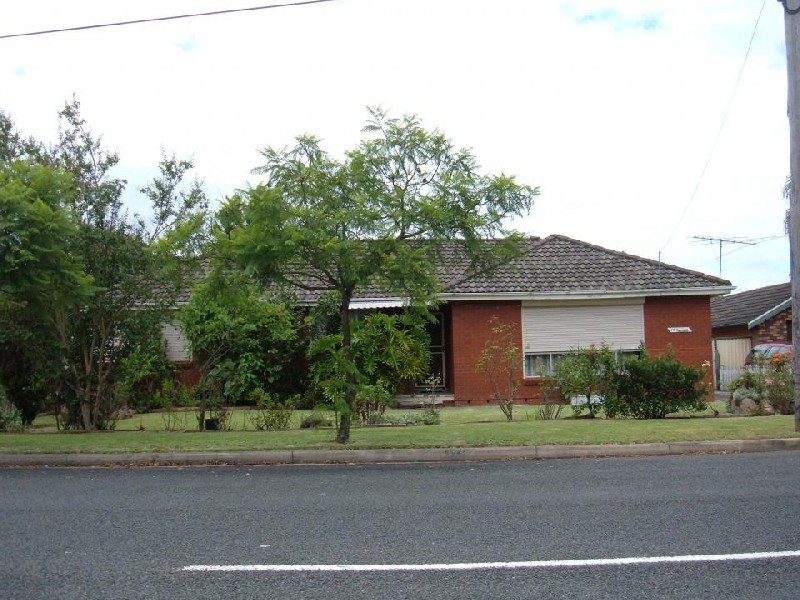 174 Harrow Rd, Glenfield NSW 2167
