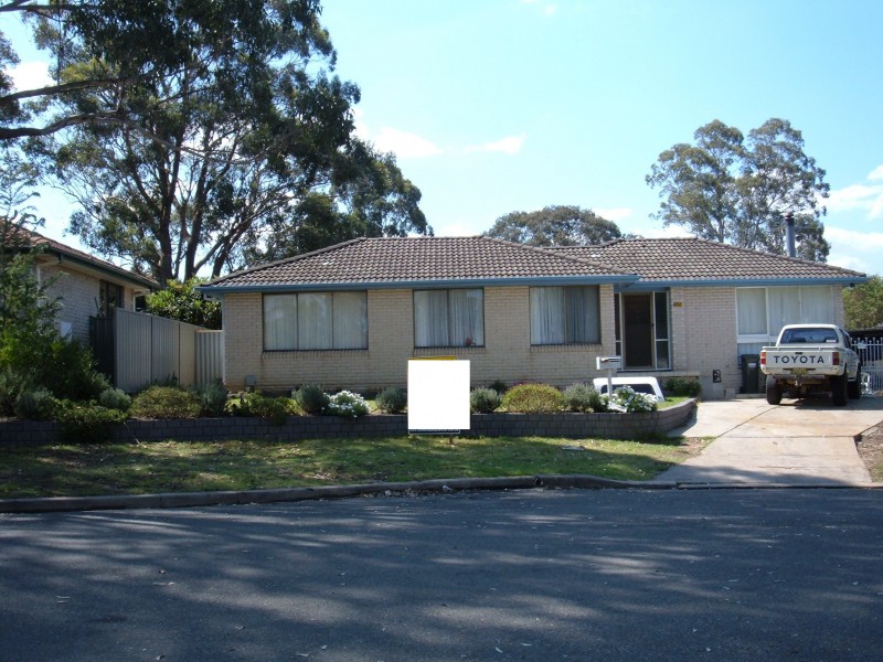 25 MONKTON PLACE, Glenfield NSW 2167