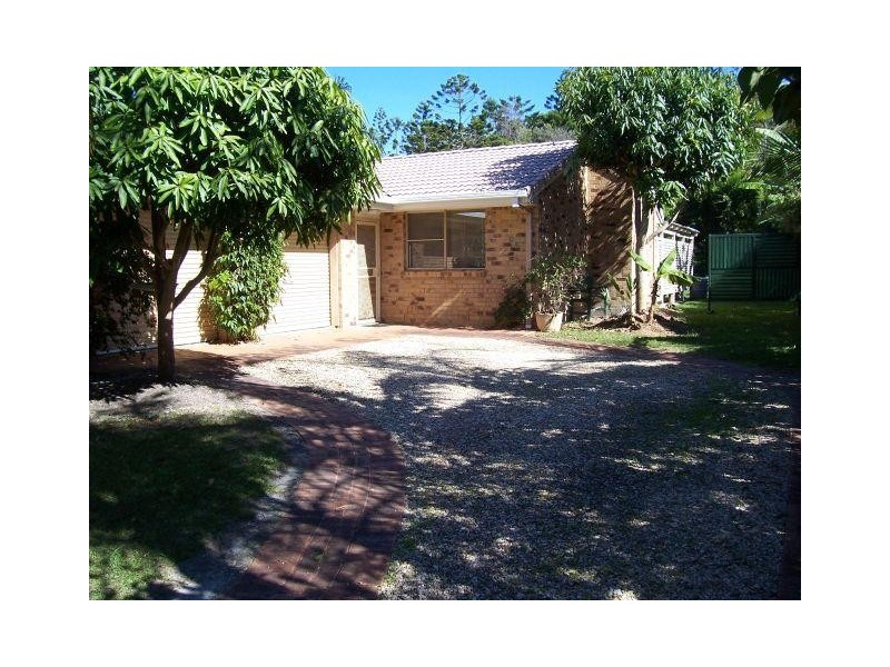 Hazelwood Close, Suffolk Park NSW 2481