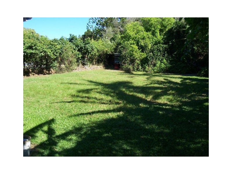 Hazelwood Close, Suffolk Park NSW 2481