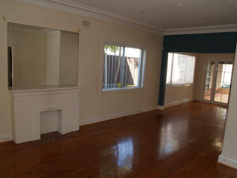 2 Hansen Ave, Earlwood NSW 2206