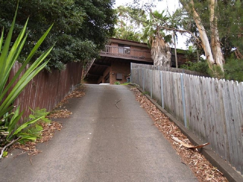 13 Woodcliff Pd, Lugarno NSW 2210