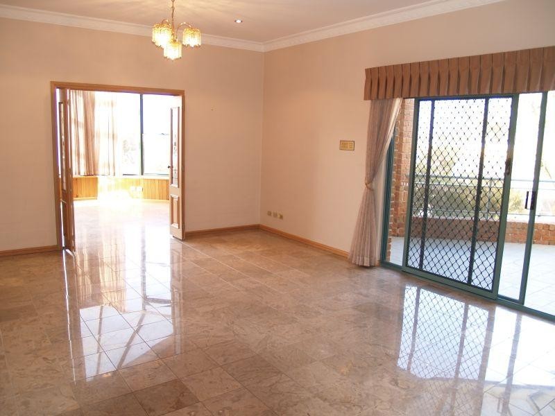 8 General Holmes Drive, Brighton-le-sands NSW 2216