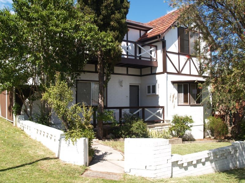 2 Hansen Ave, Earlwood NSW 2206