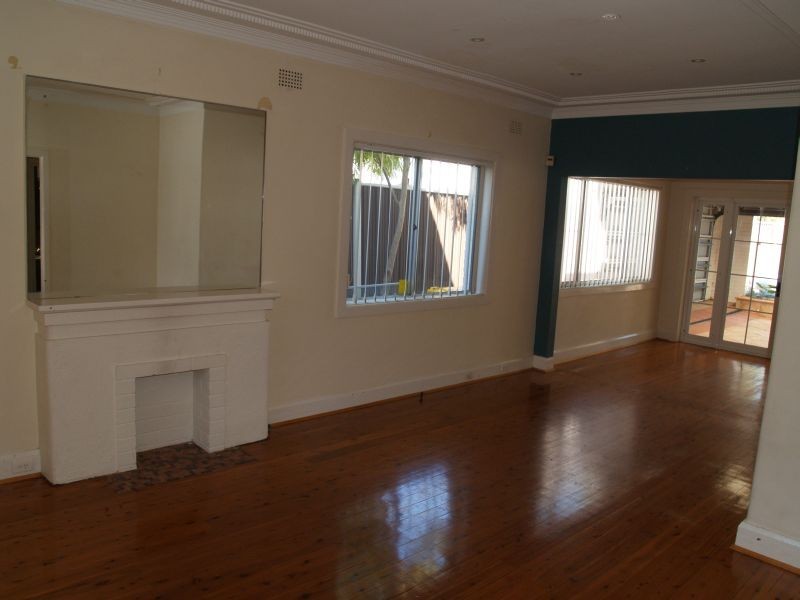 2 Hansen Ave, Earlwood NSW 2206