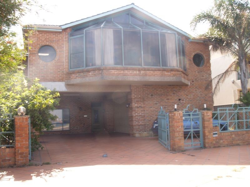 8 General Holmes Drive, Brighton-le-sands NSW 2216