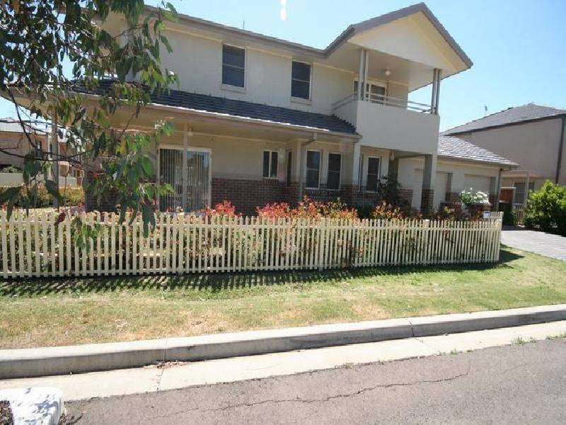 2 Lochview Crescent, Mount Annan NSW 2567