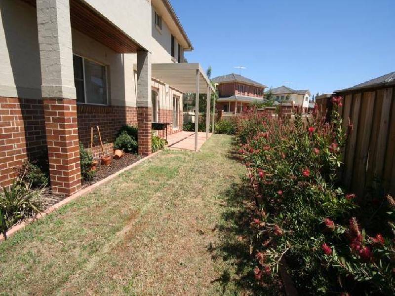 2 Lochview Crescent, Mount Annan NSW 2567