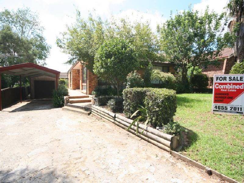 8 Banks Place, Camden South NSW 2570