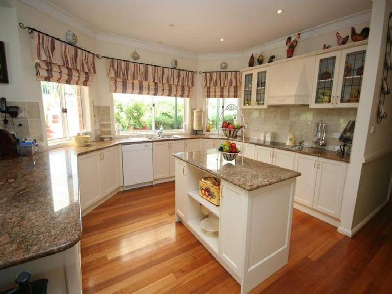 16 Aberfoyle Place, Grasmere NSW 2570