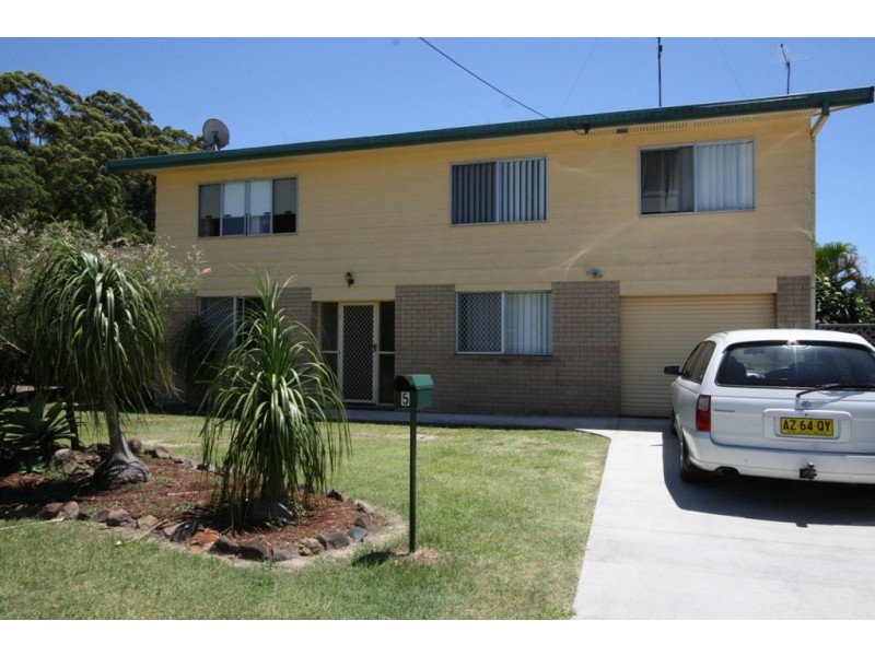 5 The Lakes Drive, Tweed Heads West NSW 2485