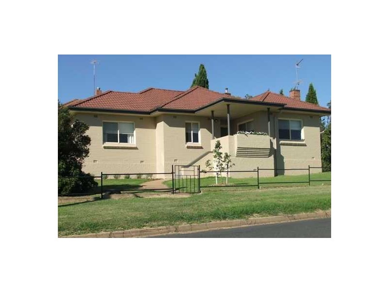 1 White St, Young NSW 2594