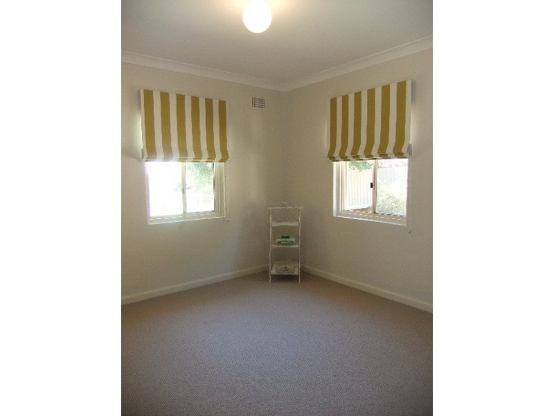 1 White St, Young NSW 2594