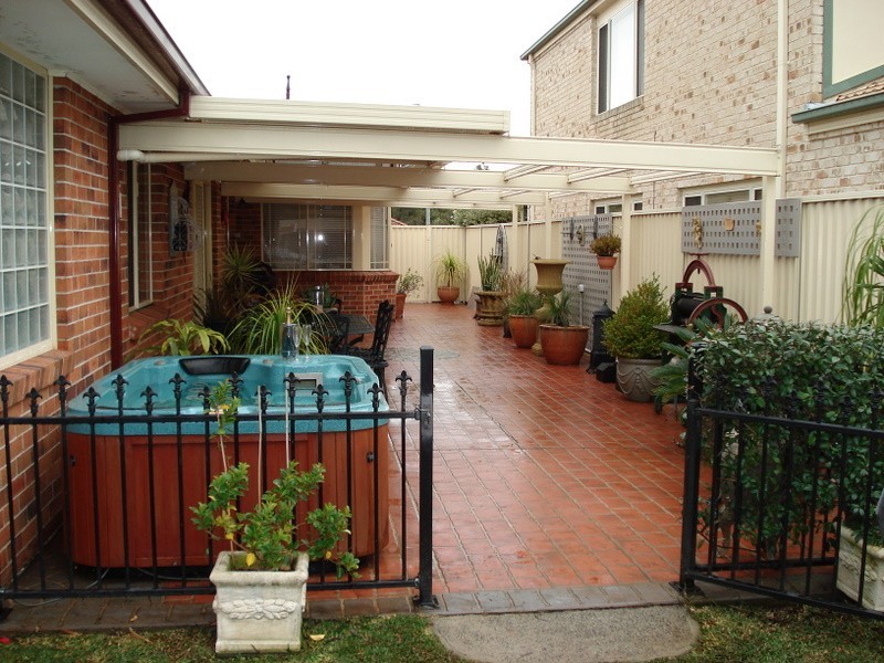 Wattle Grove NSW 2173