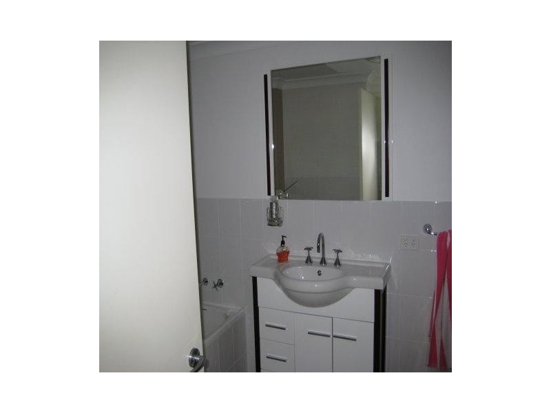 5/41 Woodhouse Dr, Campbelltown NSW 2560