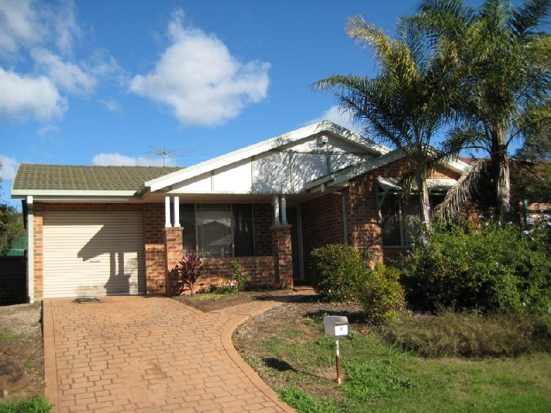 8 Petunia Pl, Macquarie Fields NSW 2564