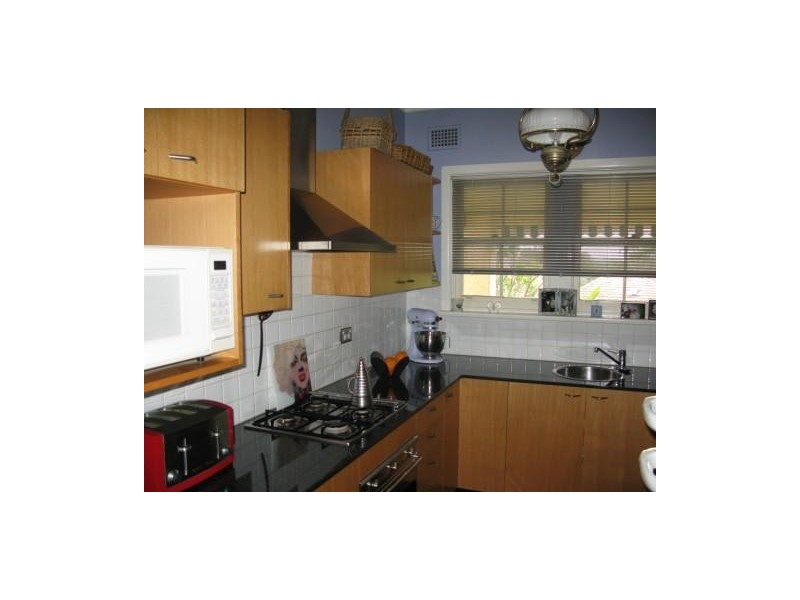 18 Lilian St, Campbelltown NSW 2560