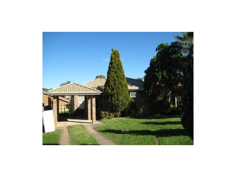 10  Day Pl, Minto NSW 2566