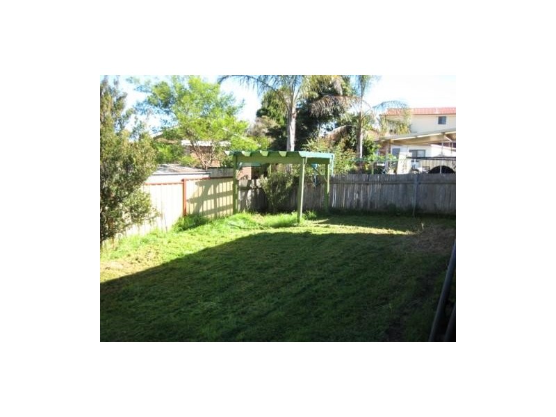 10  Day Pl, Minto NSW 2566