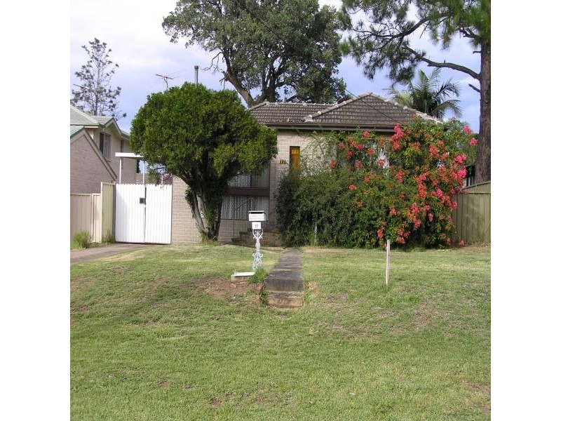 17 ALexander Crescent, Macquarie Fields NSW 2564