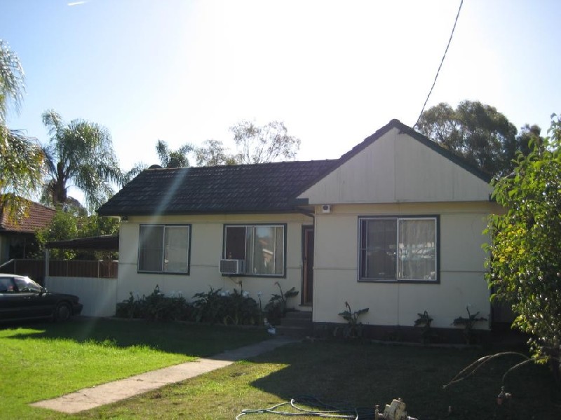 6 Durham St, Minto NSW 2566