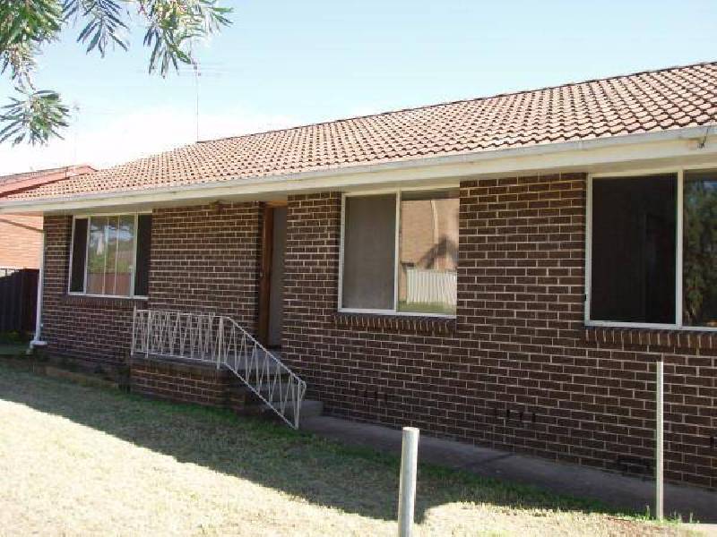 5 Erica place, Minto NSW 2566