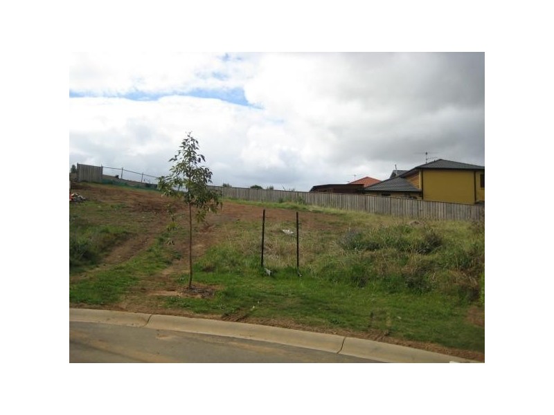 4 Laird Court, Macquarie Links NSW 2565