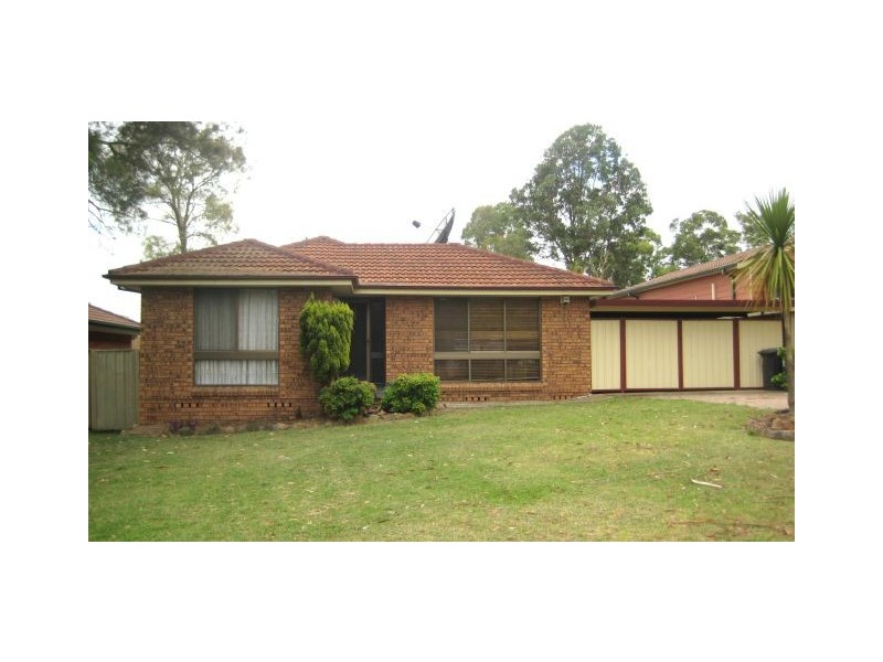 6 Wolseley Place, Ingleburn NSW 2565