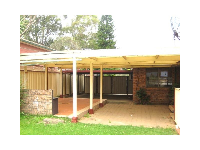 6 Wolseley Place, Ingleburn NSW 2565