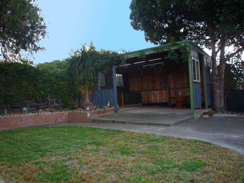 Lake Heights NSW 2502