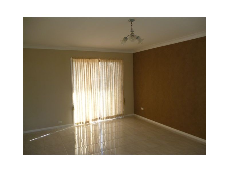 8 Charlotte Crescent,, Albion Park NSW 2527